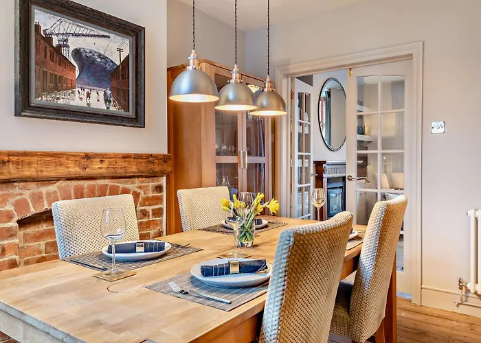 Shrewsbury Townhouse - Free Parking