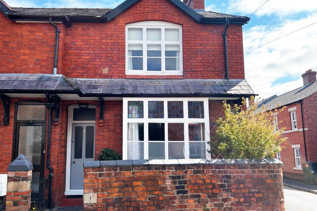 Townhouse - Free Parking Shrewsbury