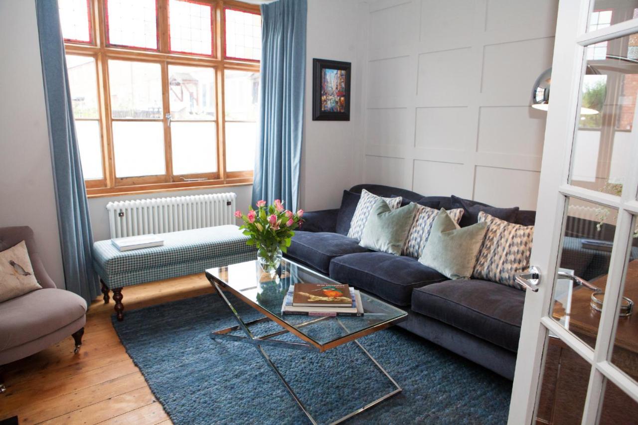 Townhouse - Free Parking Holiday home *